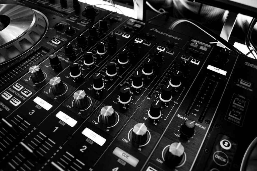 Instore Radio, Mischpult, Online-CMS, Digital Sigange