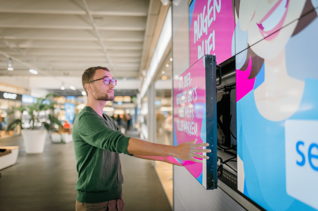 Digital Signage Integration, Hardware, Service